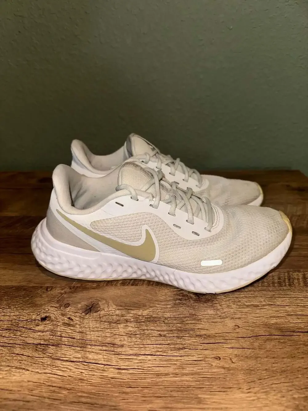 Nike Revolution 5 White Gold Women's Running Sneaker Shoes BQ3207-108